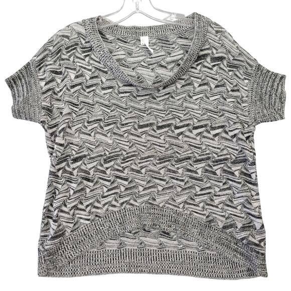Studio Y Black Preppy Knit Shirt Subtle Stripe Short Sleeves Scoop Womesn Size M - Picture 1 of 9